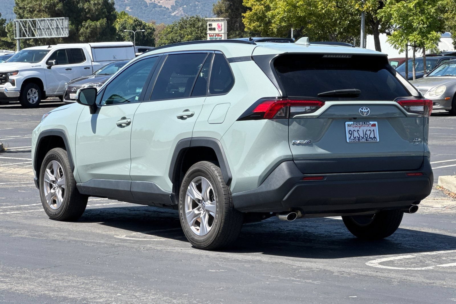 Used 2022 Toyota RAV4 XLE w/ Convenience Package AWD/4WD image 6