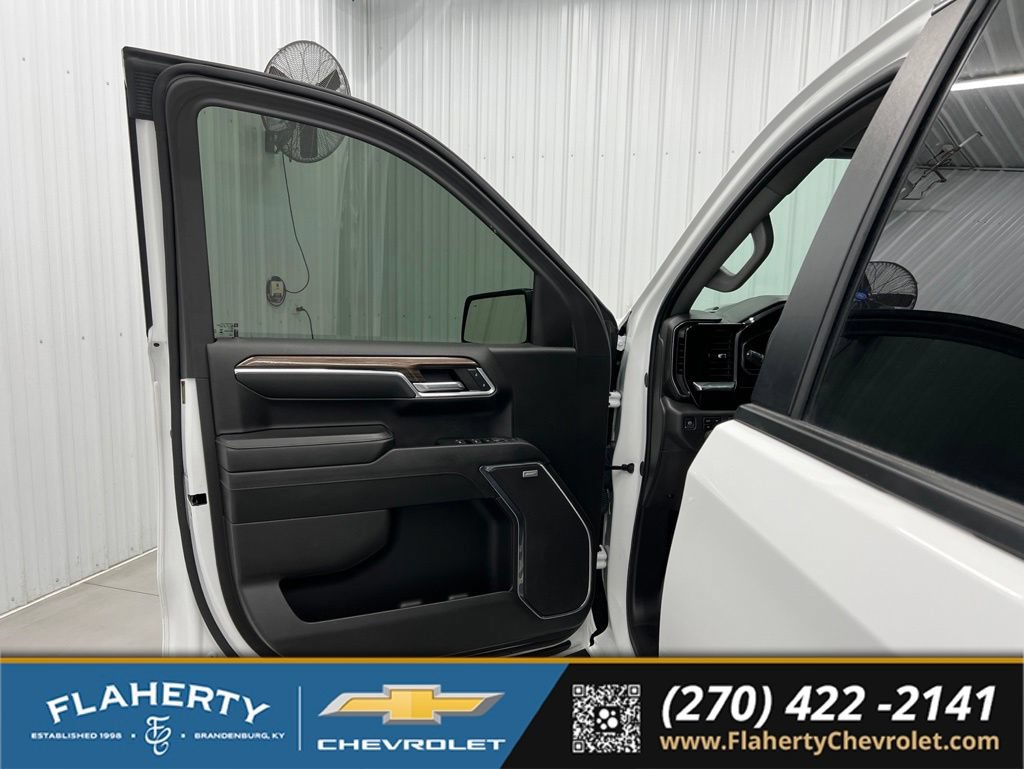 Used 2024 Chevrolet Silverado 1500 LT Trail Boss w/ LT Trail Boss Premium Package AWD/4WD image 8