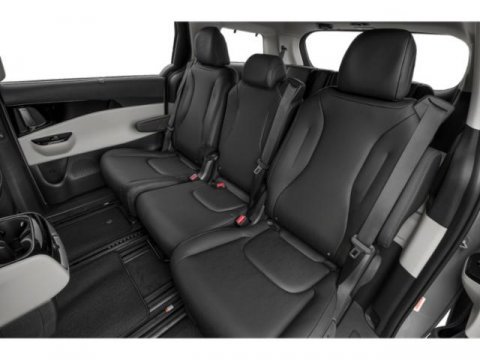 Used 2024 Kia Carnival EX image 16