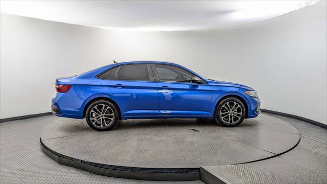 Used 2024 Volkswagen Jetta Sport image 9