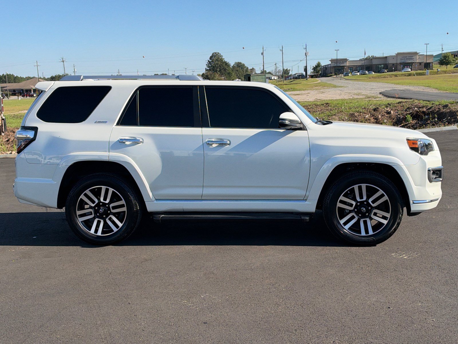 Used 2021 Toyota 4Runner Limited AWD/4WD image 4