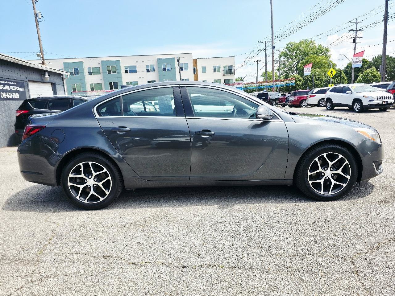 Used 2017 Buick Regal Sport Touring FWD image 4