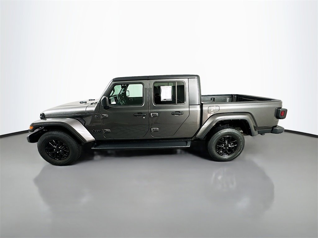 Used 2022 Jeep Gladiator Sport image 4