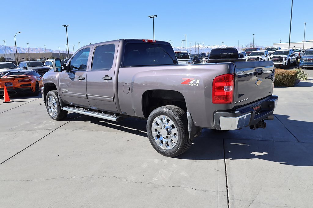Used 2011 Chevrolet Silverado 2500 LT w/ Interior Plus Package image 4