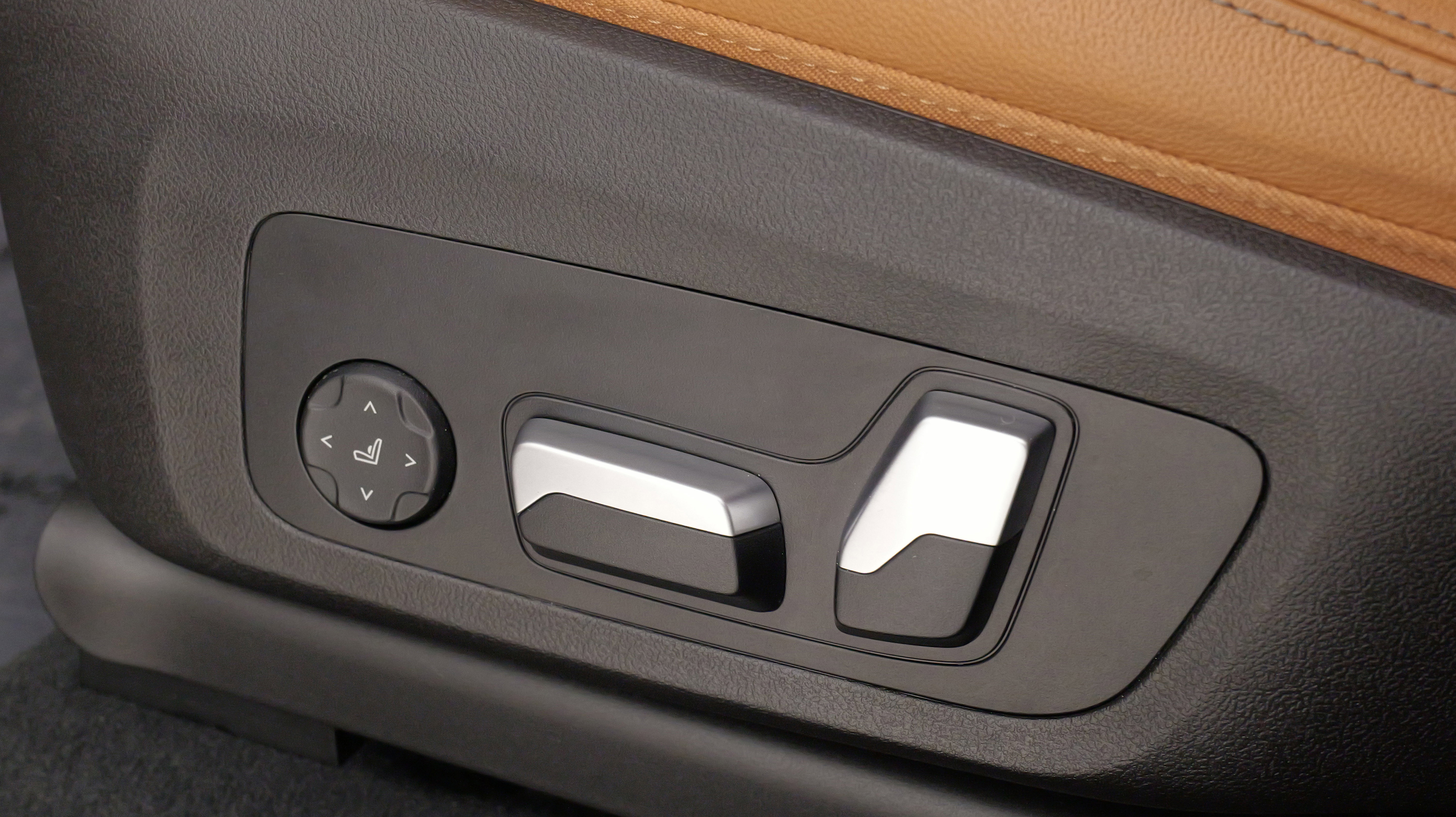 Used 2023 BMW X4 xDrive30i w/ Premium Package image 40