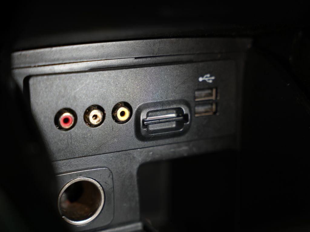 Used 2013 Ford Explorer XLT image 26