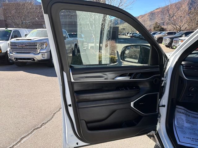 Used 2024 Jeep Wagoneer L Series II w/ Flexible Seating Group AWD/4WD image 10