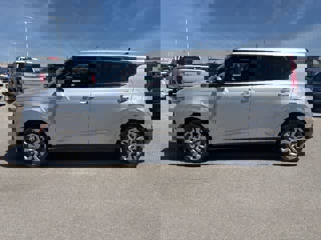 Used 2021 Kia Soul LX image 2