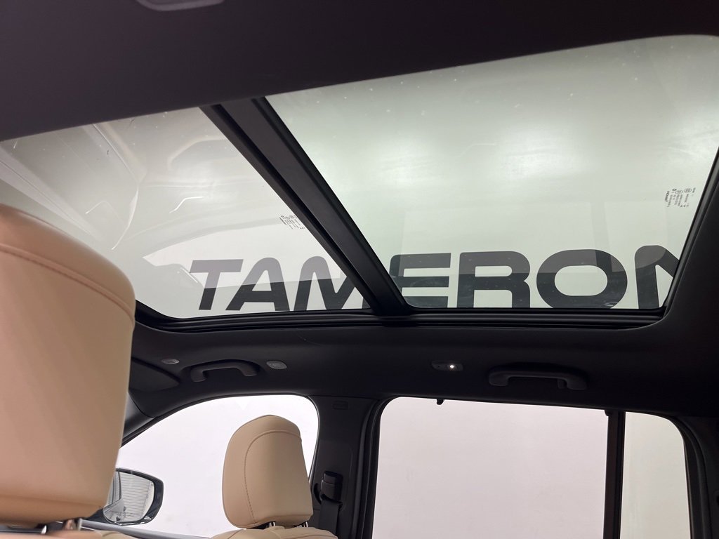 New 2025 Jeep Grand Cherokee Limited w/ Luxury Tech Group II image 11