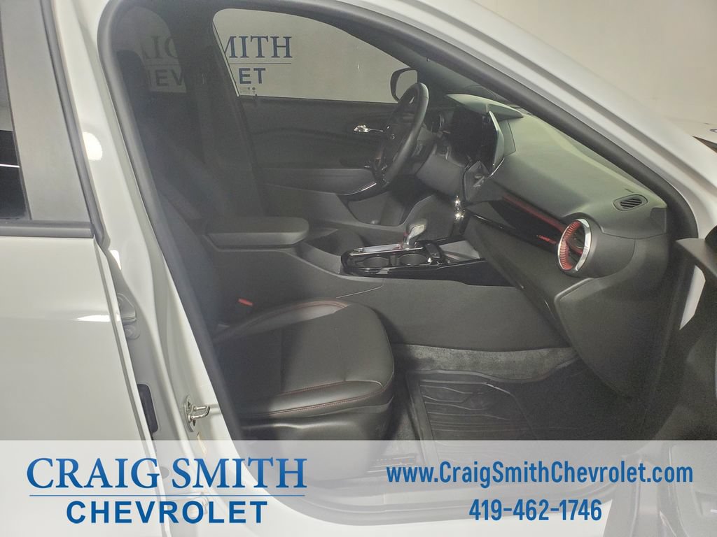 Used 2024 Chevrolet Trax RS w/ Sunroof Package FWD image 15