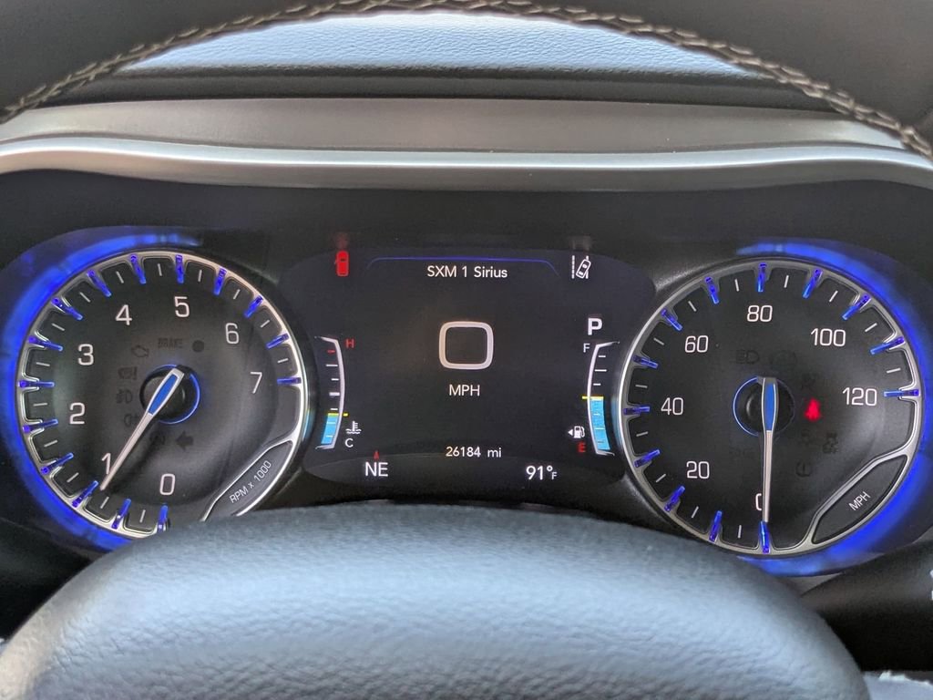 Used 2025 Chrysler Pacifica Select image 17