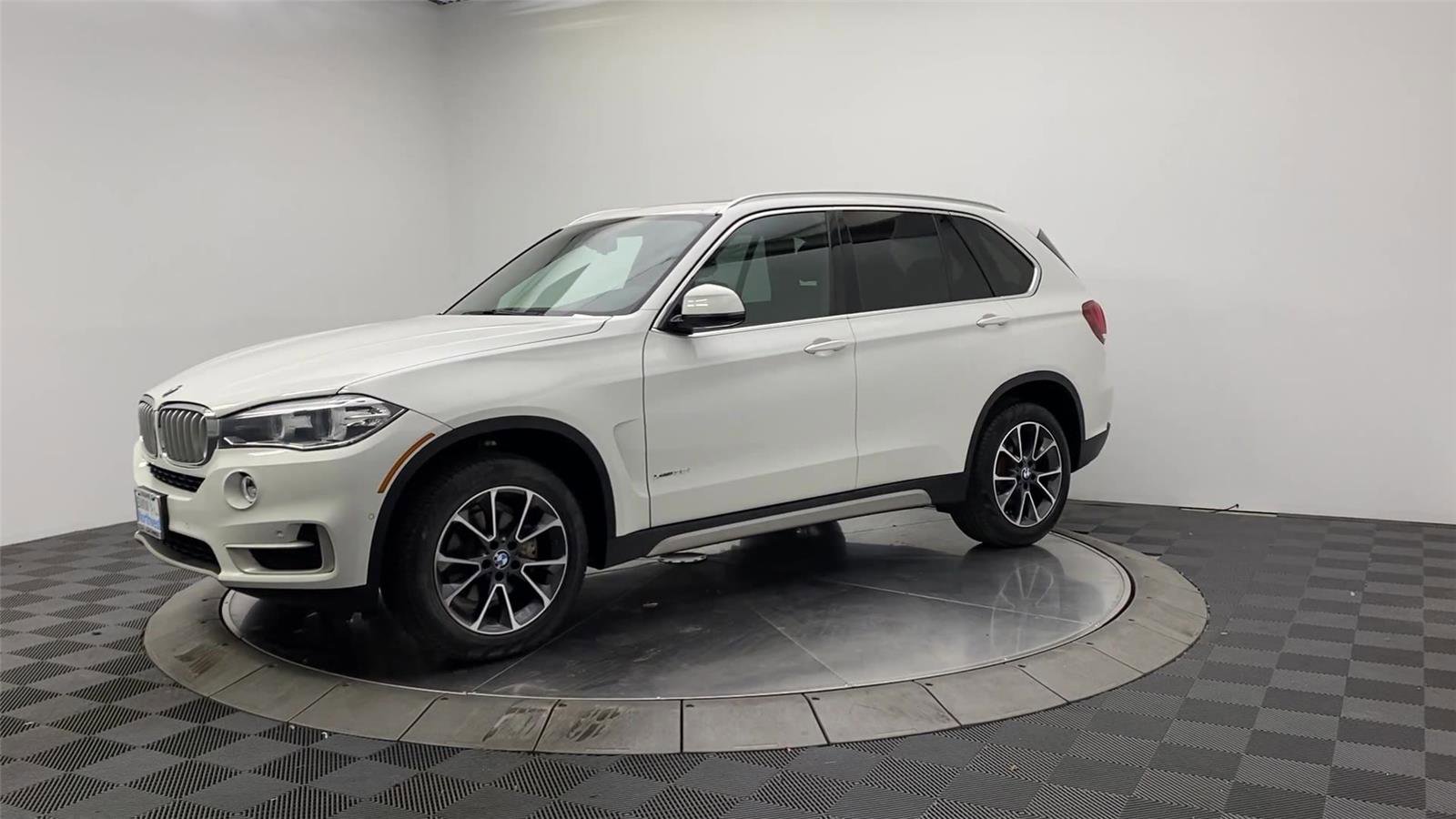 Used 2018 BMW X5 xDrive35i w/ M Sport Package AWD/4WD image 4