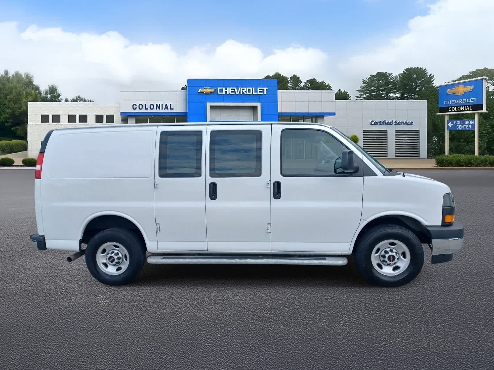 Used 2024 GMC Savana 2500 w/ Driver Convenience Package RWD image 3