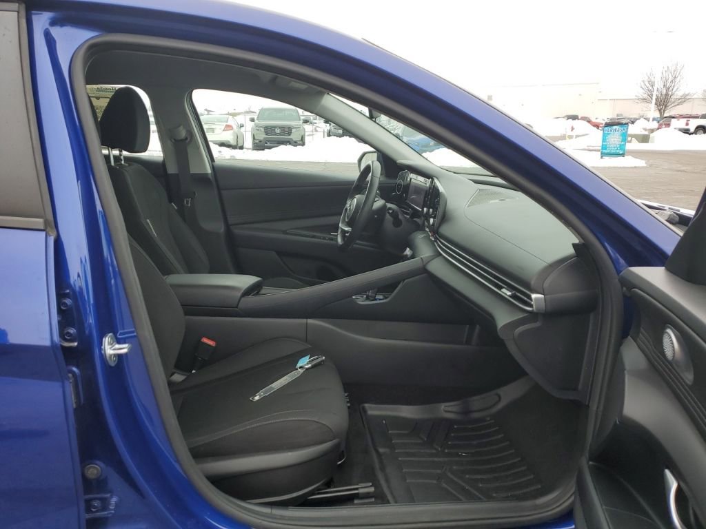 Used 2021 Hyundai Elantra SEL w/ Convenience Package image 36