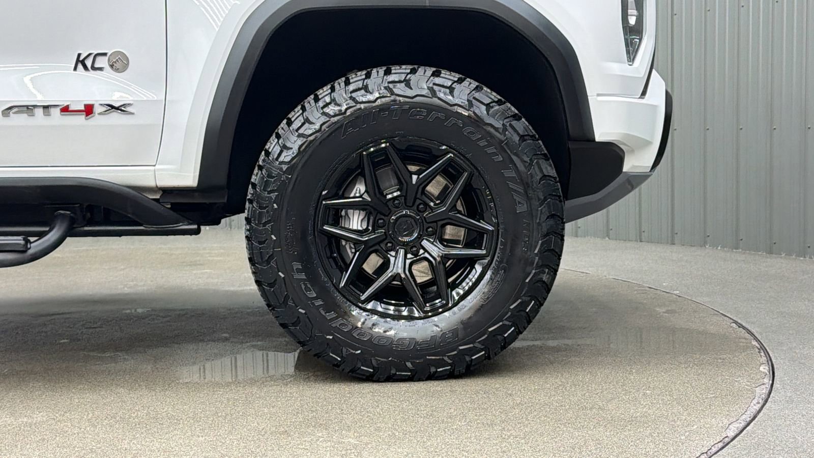 Used 2024 GMC Canyon AT4X image 10