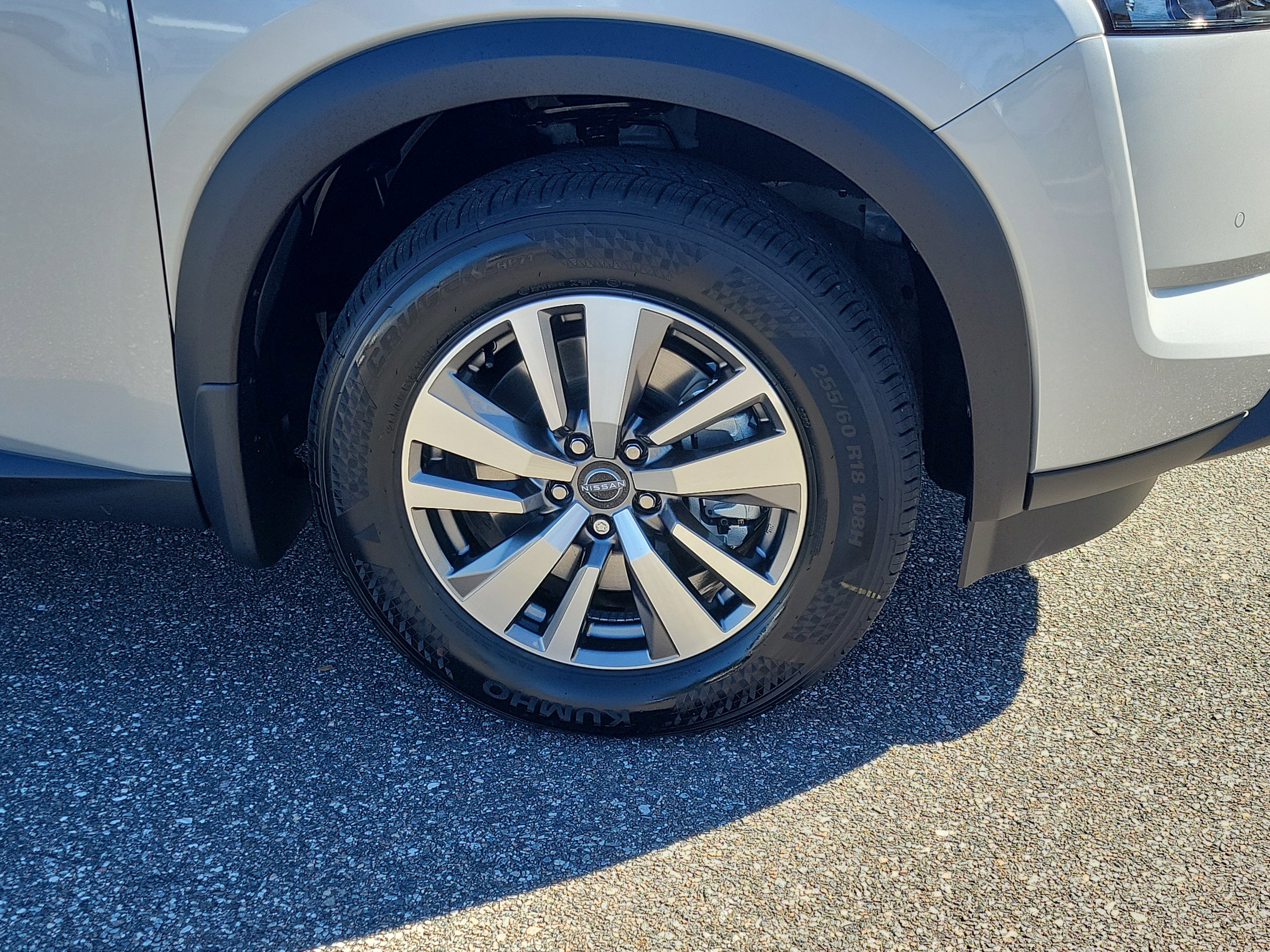 New 2025 Nissan Pathfinder SL image 4