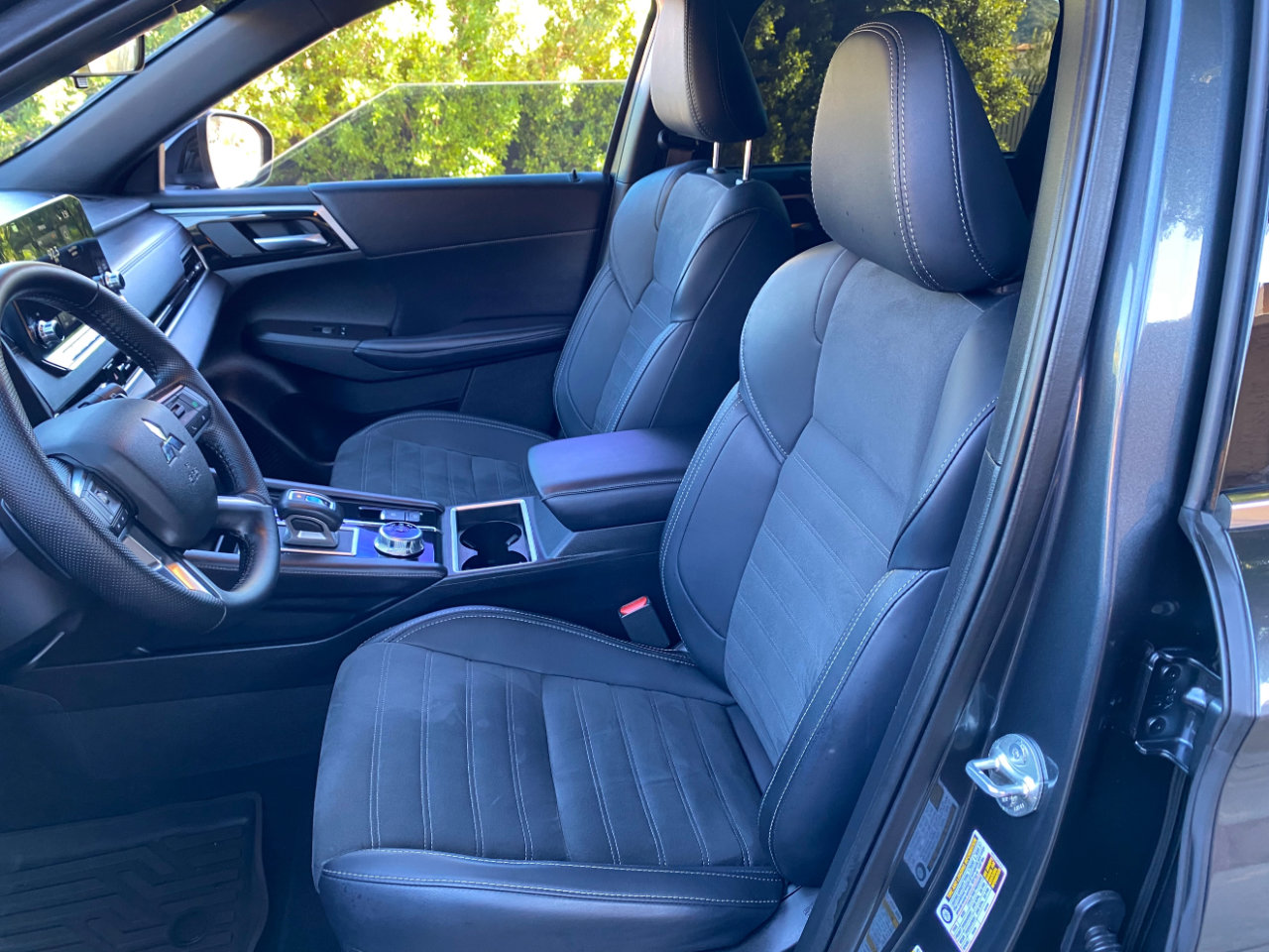 Used 2024 Mitsubishi Outlander SE Black Edition image 32