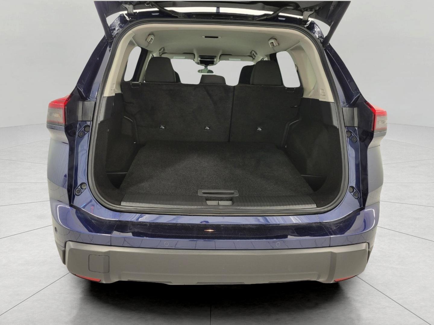 Used 2025 Nissan Rogue SV image 16