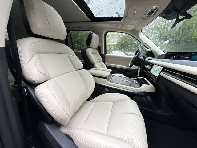 New 2027 Lincoln Navigator Reserve AWD/4WD image 27
