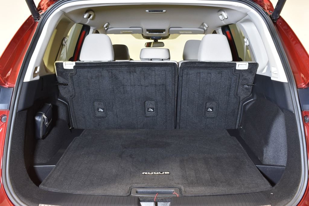 Used 2025 Nissan Rogue SV image 28