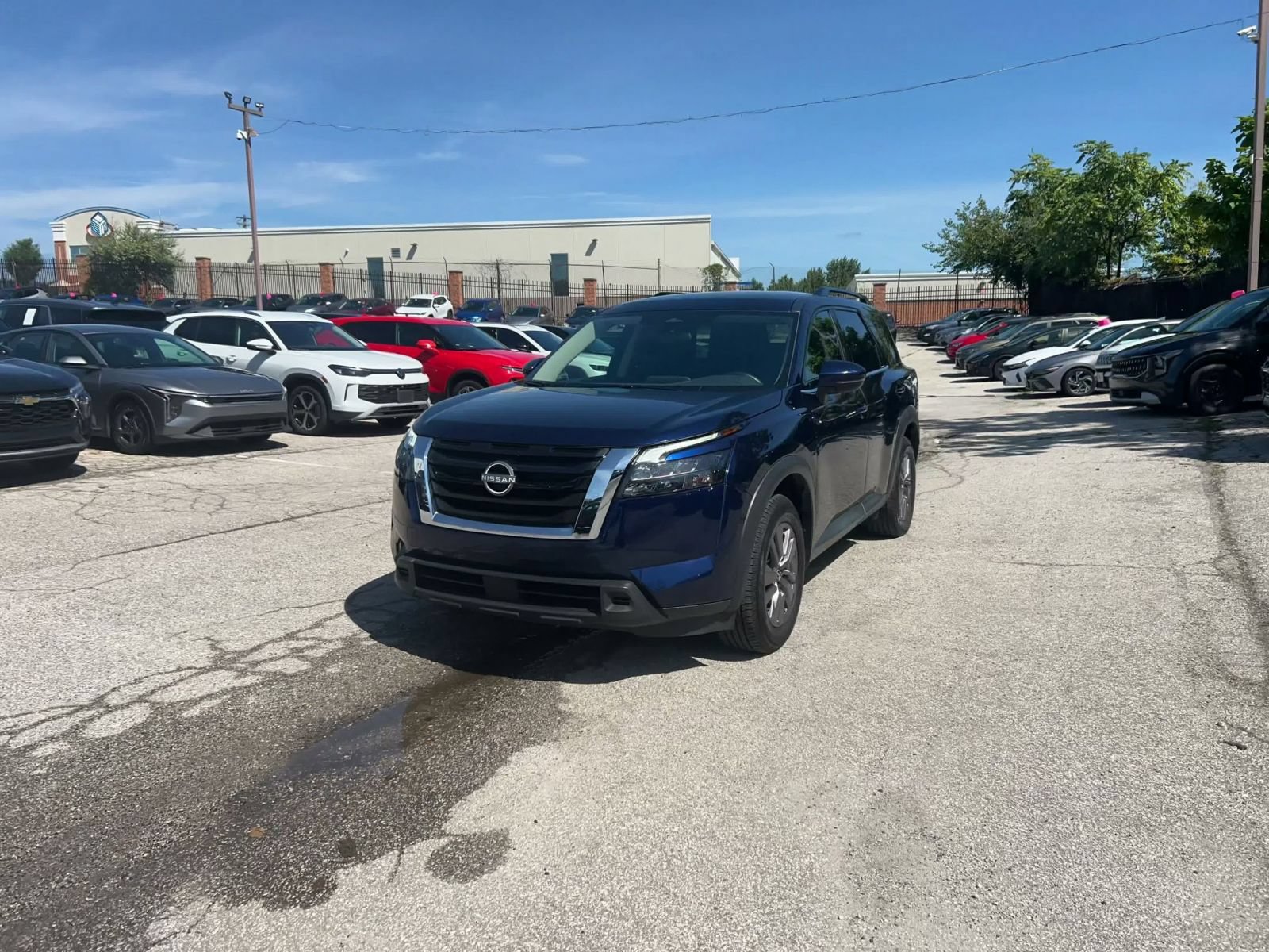 Used 2025 Nissan Pathfinder SV FWD image 6