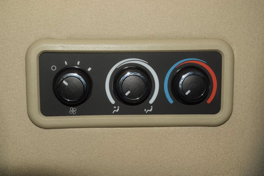 Used 2025 Chevrolet Express 3500 LT w/ LT Preferred Equipment Group RWD image 38