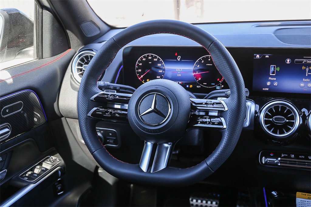 Used 2024 Mercedes-Benz GLB 250 4MATIC image 15