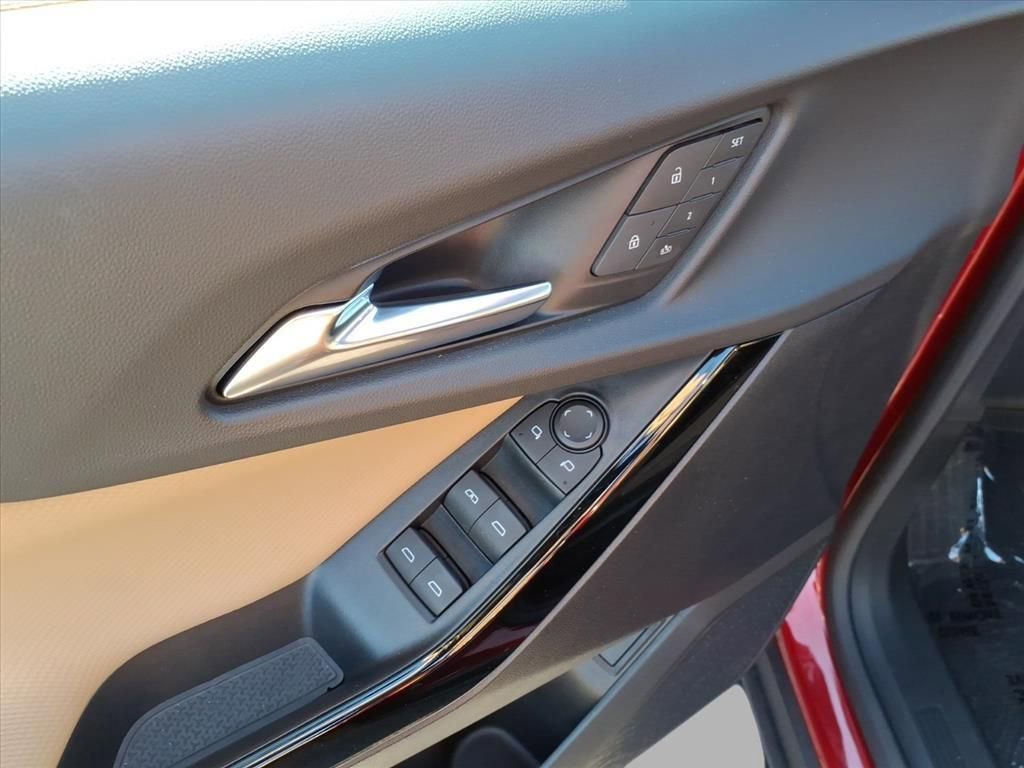 Used 2025 Chevrolet Equinox ACTIV w/ Safety and Technology Package image 14