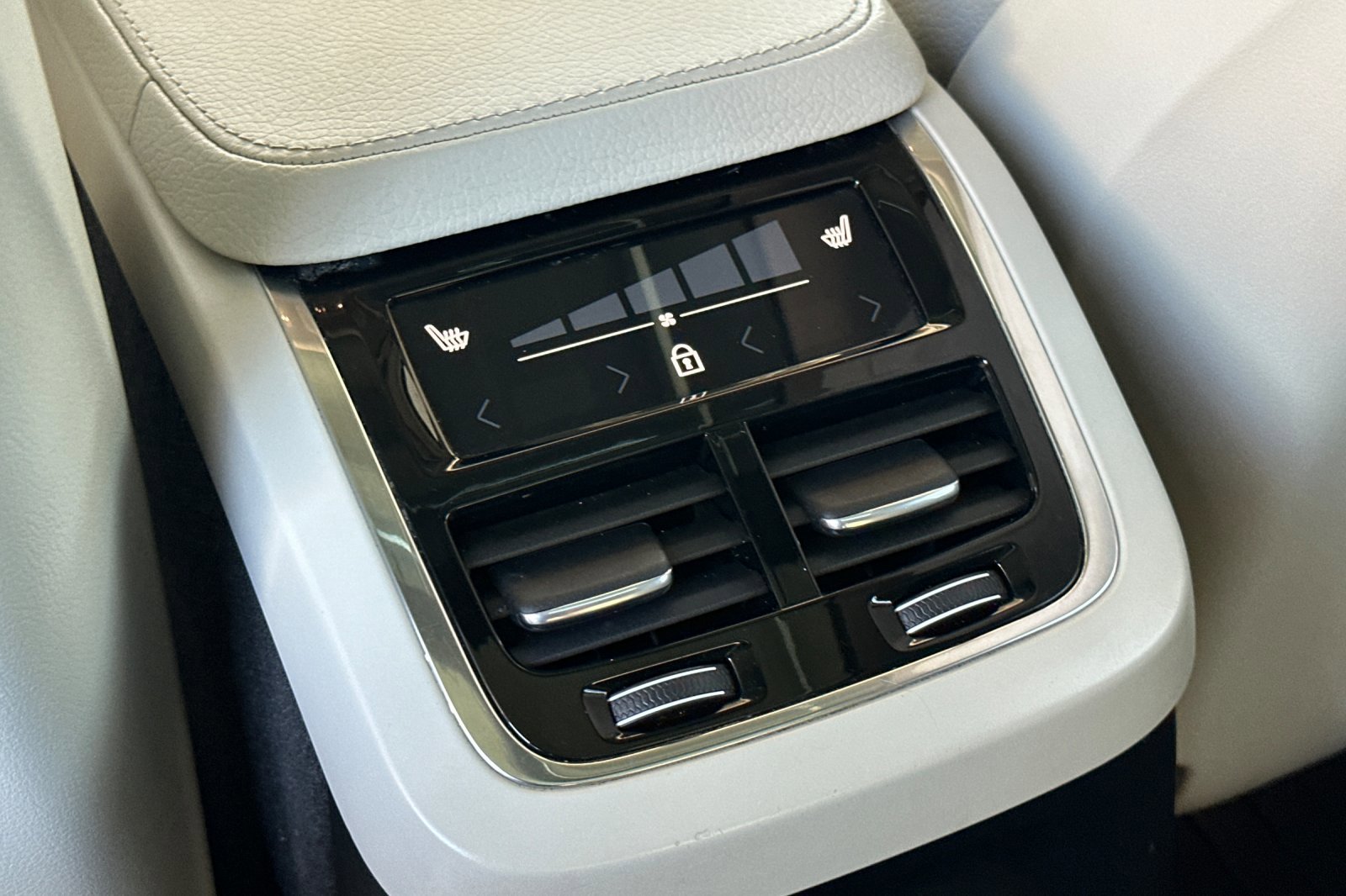 Certified 2022 Volvo XC90 T8 Inscription Expression w/ Advanced Package image 14
