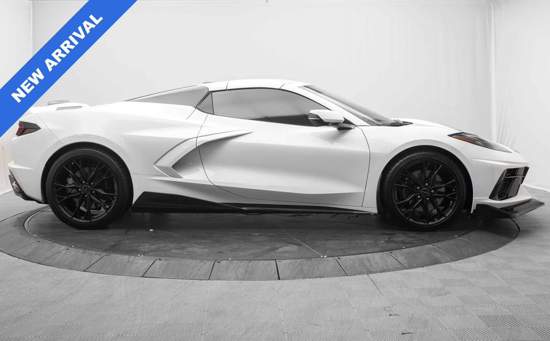 Used 2023 Chevrolet Corvette Stingray Preferred Conv w/ Z51 Performance Package RWD image 10