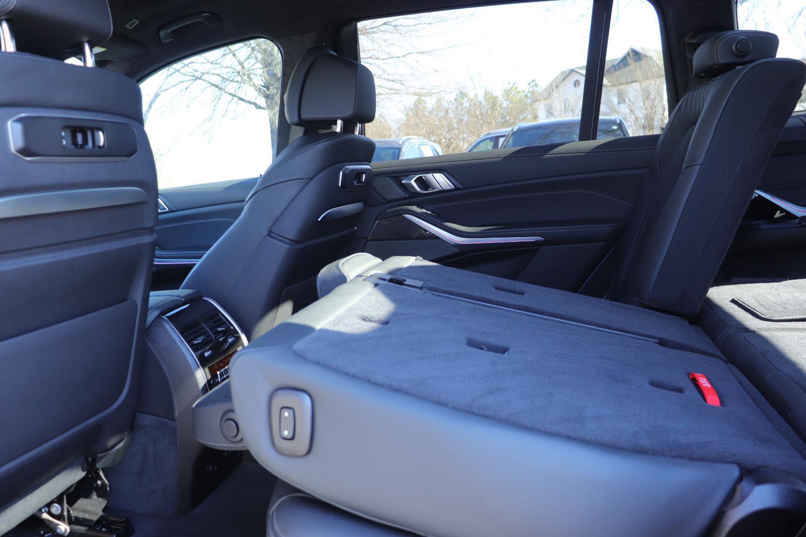 Used 2025 BMW X7 M60i image 14