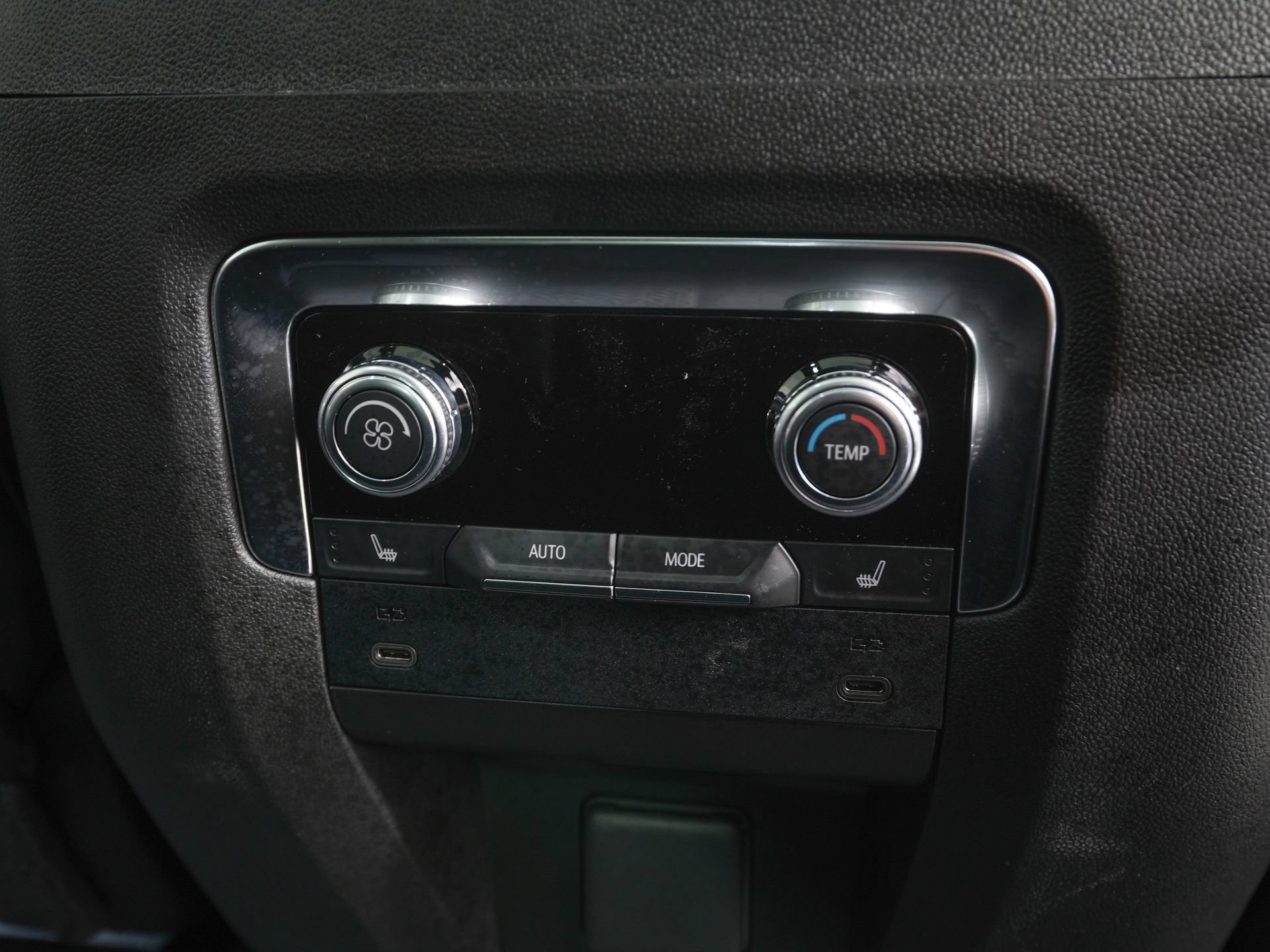 Used 2026 GMC Yukon Denali w/ Sun & Power Step Package AWD/4WD image 11