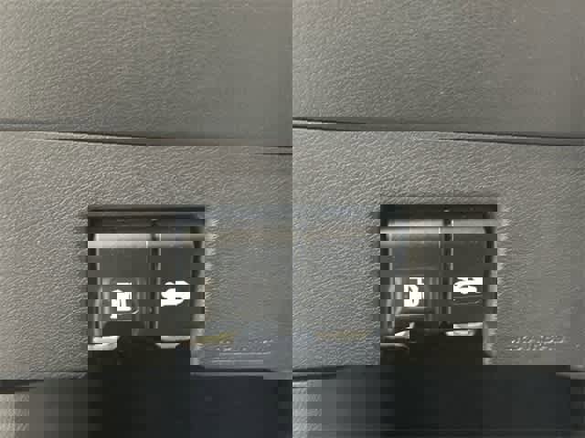 Used 2020 Nissan Versa SR image 19