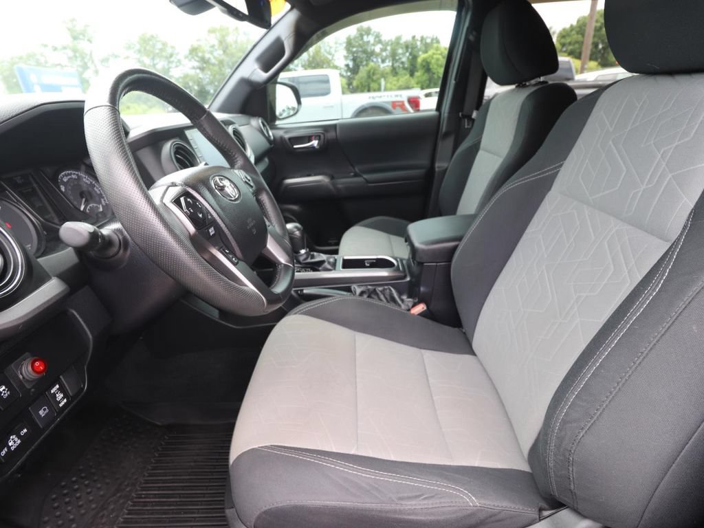 Used 2022 Toyota Tacoma TRD Sport RWD image 2
