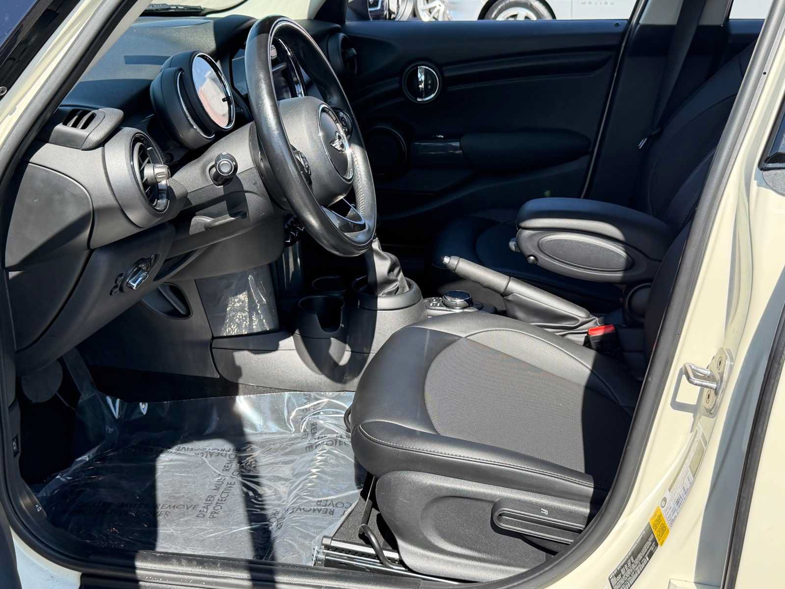 Used 2018 MINI Cooper 4-Door Hardtop FWD image 14