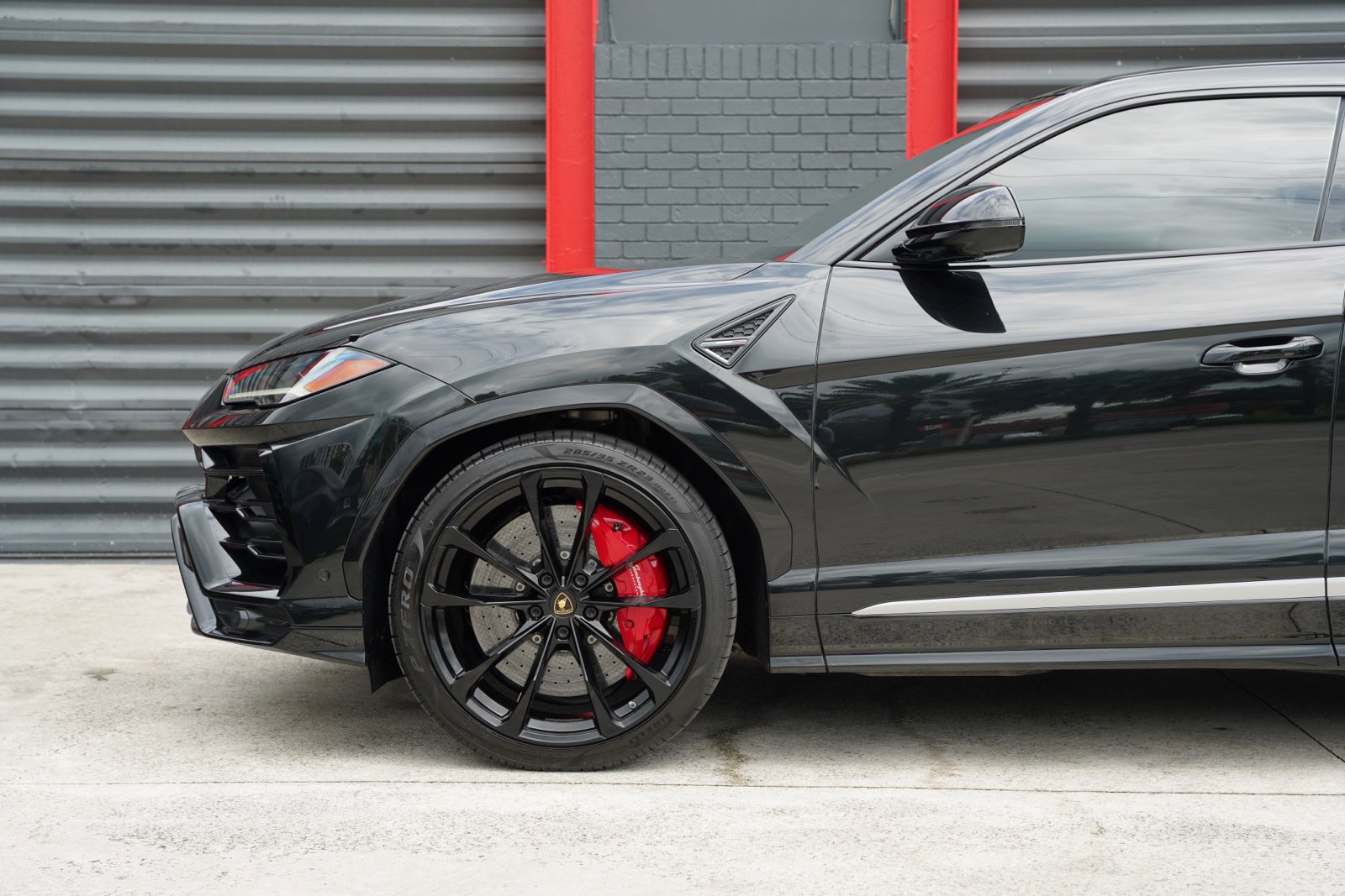 Used 2019 Lamborghini Urus AWD/4WD image 13
