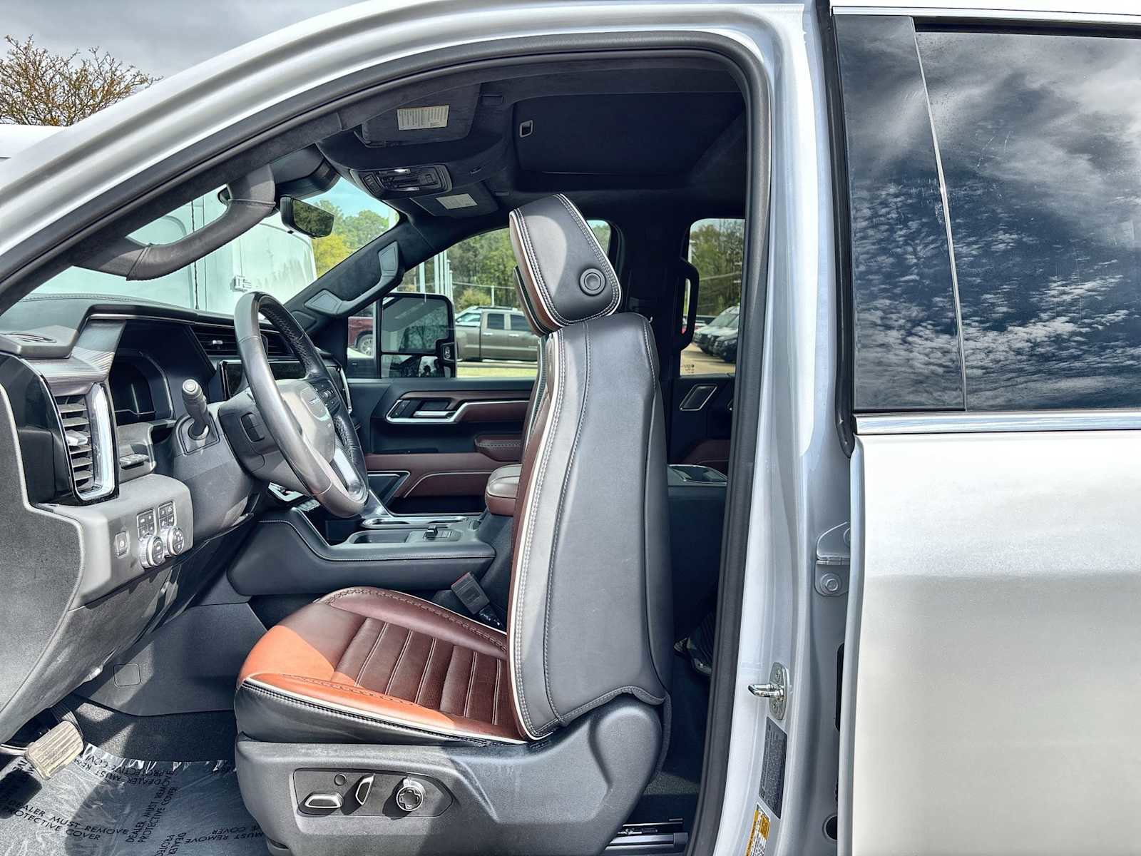 Used 2024 GMC Sierra 3500 Denali Ultimate image 3