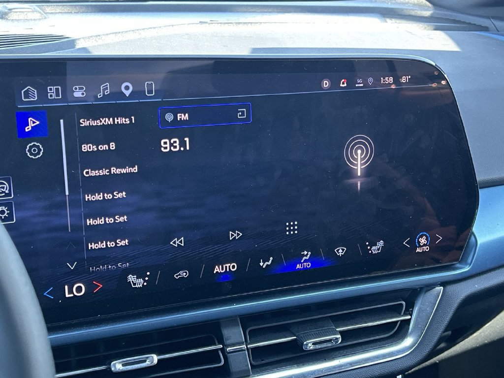 Used 2024 Chevrolet Equinox EV LT w/ LPO, Blackout Package FWD image 17