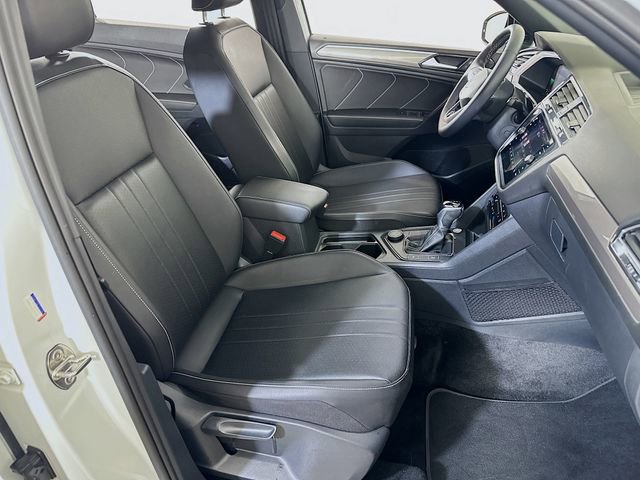 Used 2023 Volkswagen Tiguan SE R-Line image 12