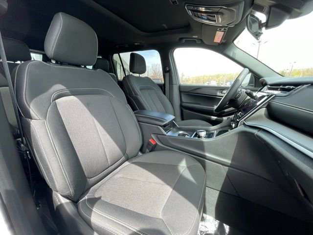 Used 2025 Jeep Grand Cherokee L Laredo AWD/4WD image 31