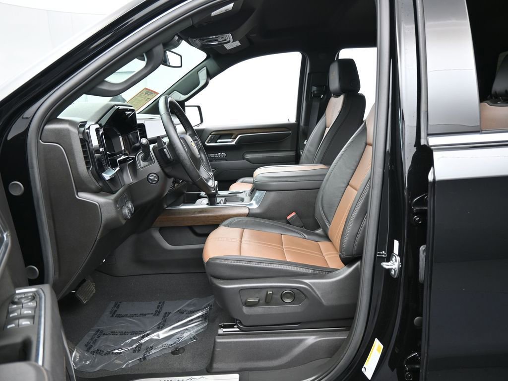 Used 2025 Chevrolet Silverado 1500 High Country image 11