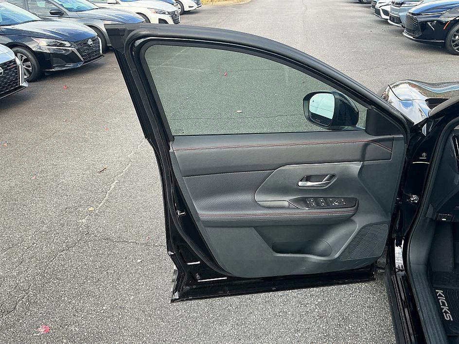 New 2025 Nissan Kicks SR image 11