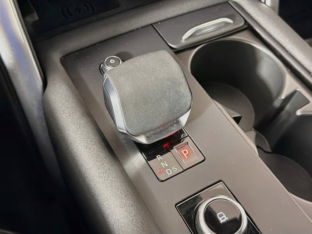Certified 2025 Land Rover Discovery Dynamic SE AWD/4WD image 17