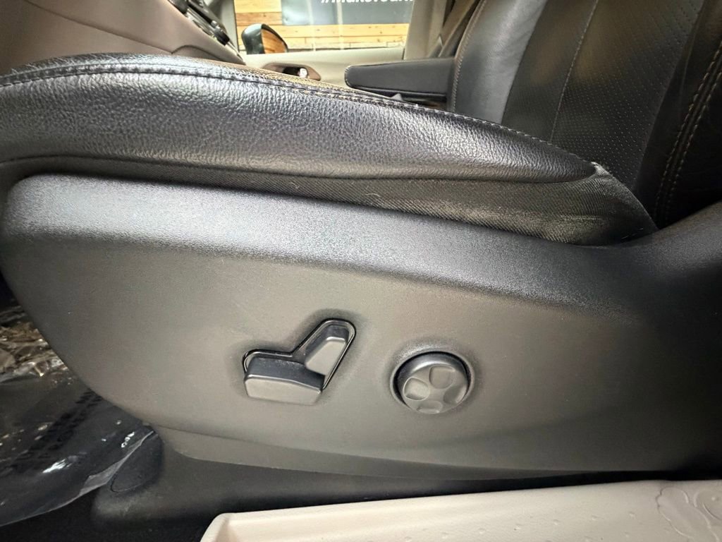 Used 2019 Chrysler Pacifica Touring-L Plus image 24