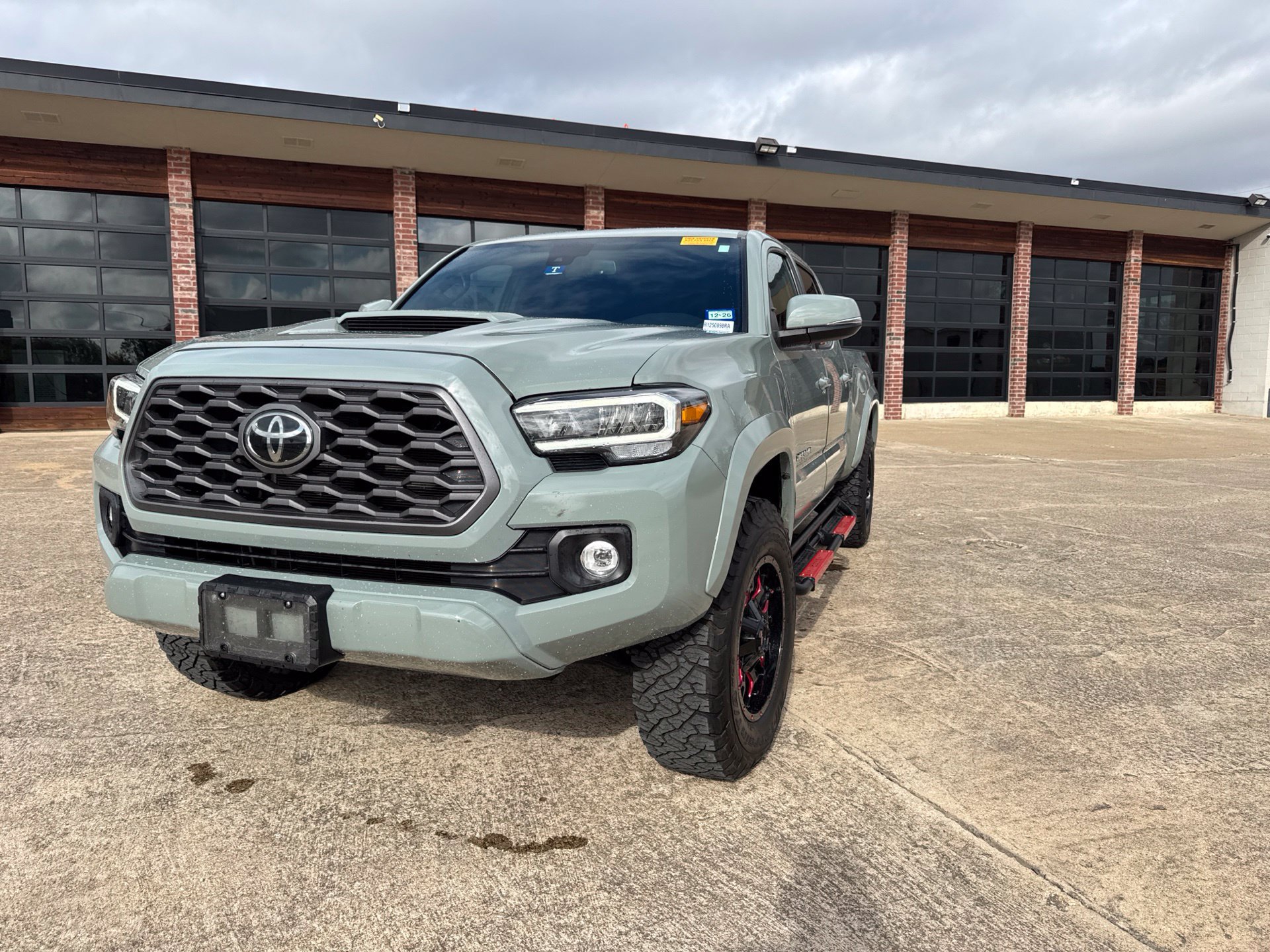 Used 2022 Toyota Tacoma TRD Sport w/ Technology Package AWD/4WD image 1