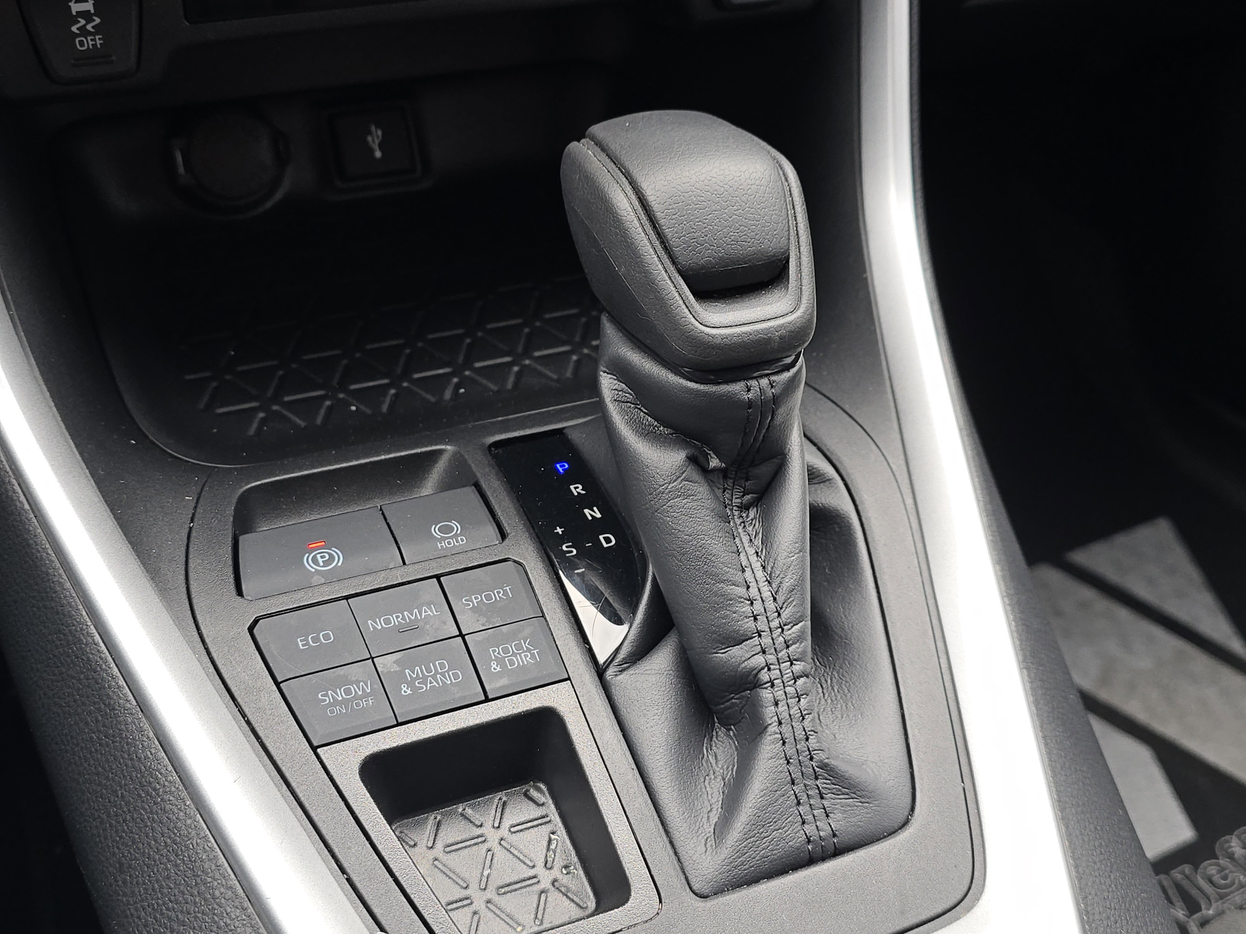 Used 2022 Toyota RAV4 LE image 21