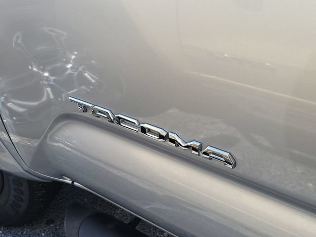 Used 2021 Toyota Tacoma SR5 RWD image 9