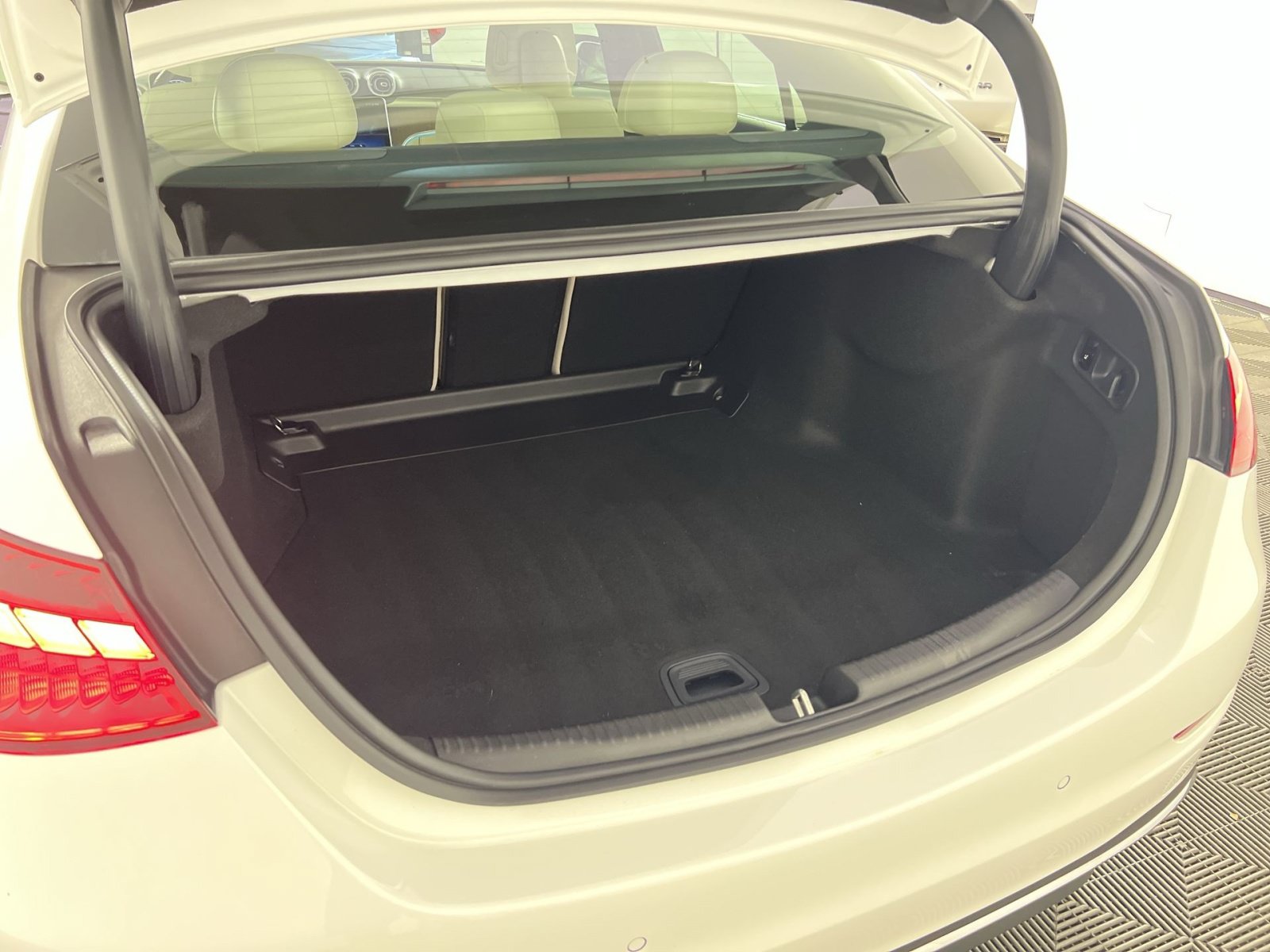 Used 2025 Mercedes-Benz C 300 4MATIC Sedan image 27