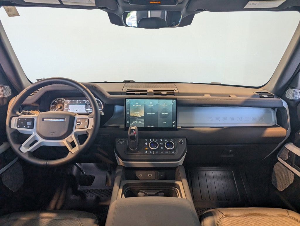 Used 2023 Land Rover Defender 130 SE image 16