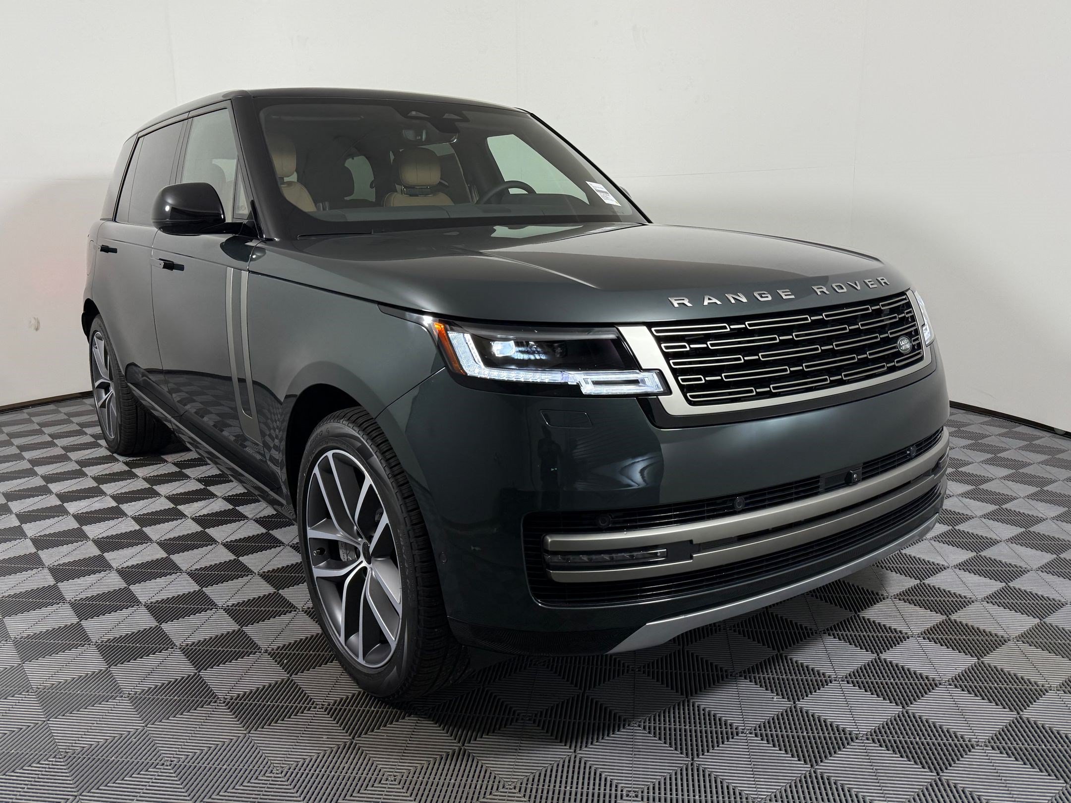 New 2026 Land Rover Range Rover Long Wheelbase SE AWD/4WD image 7